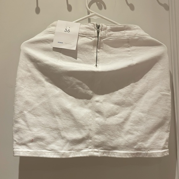 BNWT Bershka white denim mini skirt 🇬🇧 - Picture 4 of 5